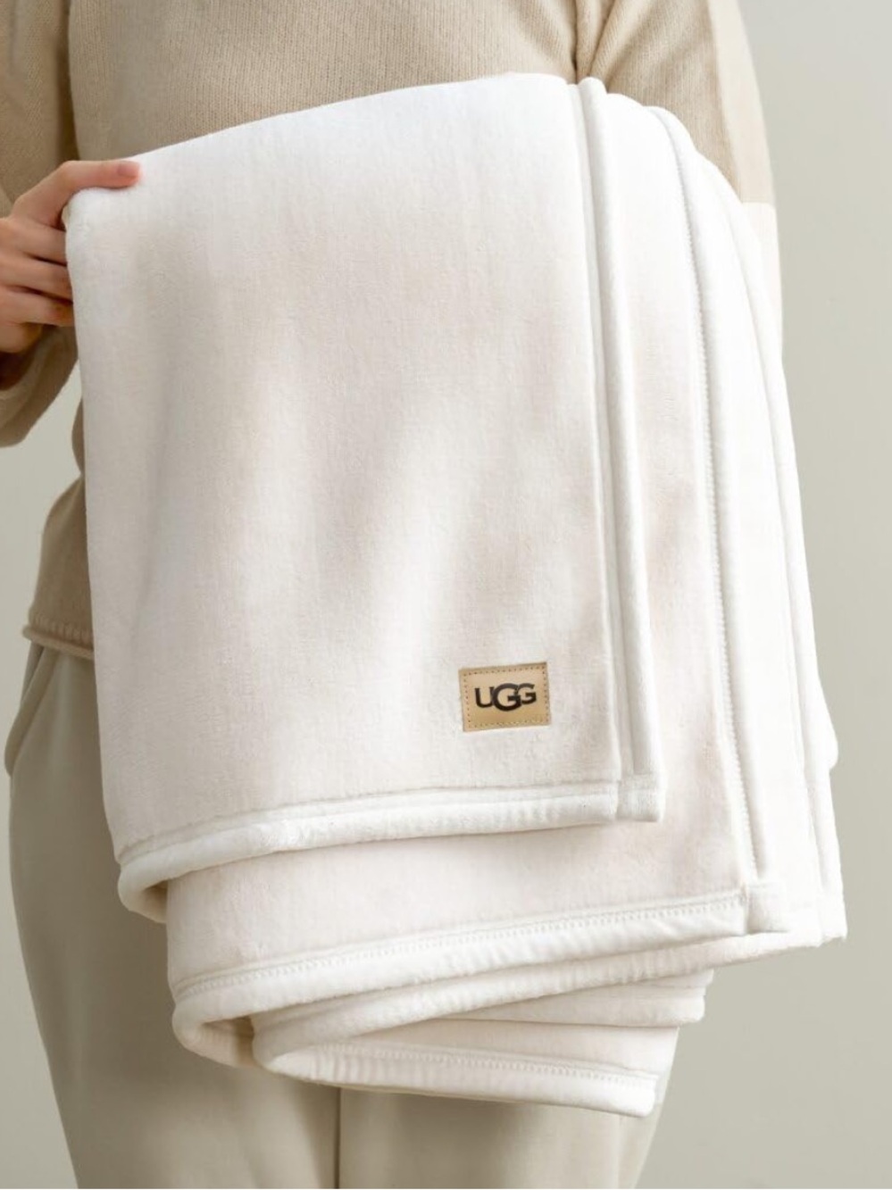 UGG Coco Twin Fleece Blanket for Bed Luxury Oversized Throw 68"x 92" White Snow